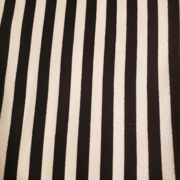 Black and White Skirt - Picture 2 of 3